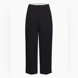Aritzia Effortless Cropped Pant in Black, size 6 (short length)